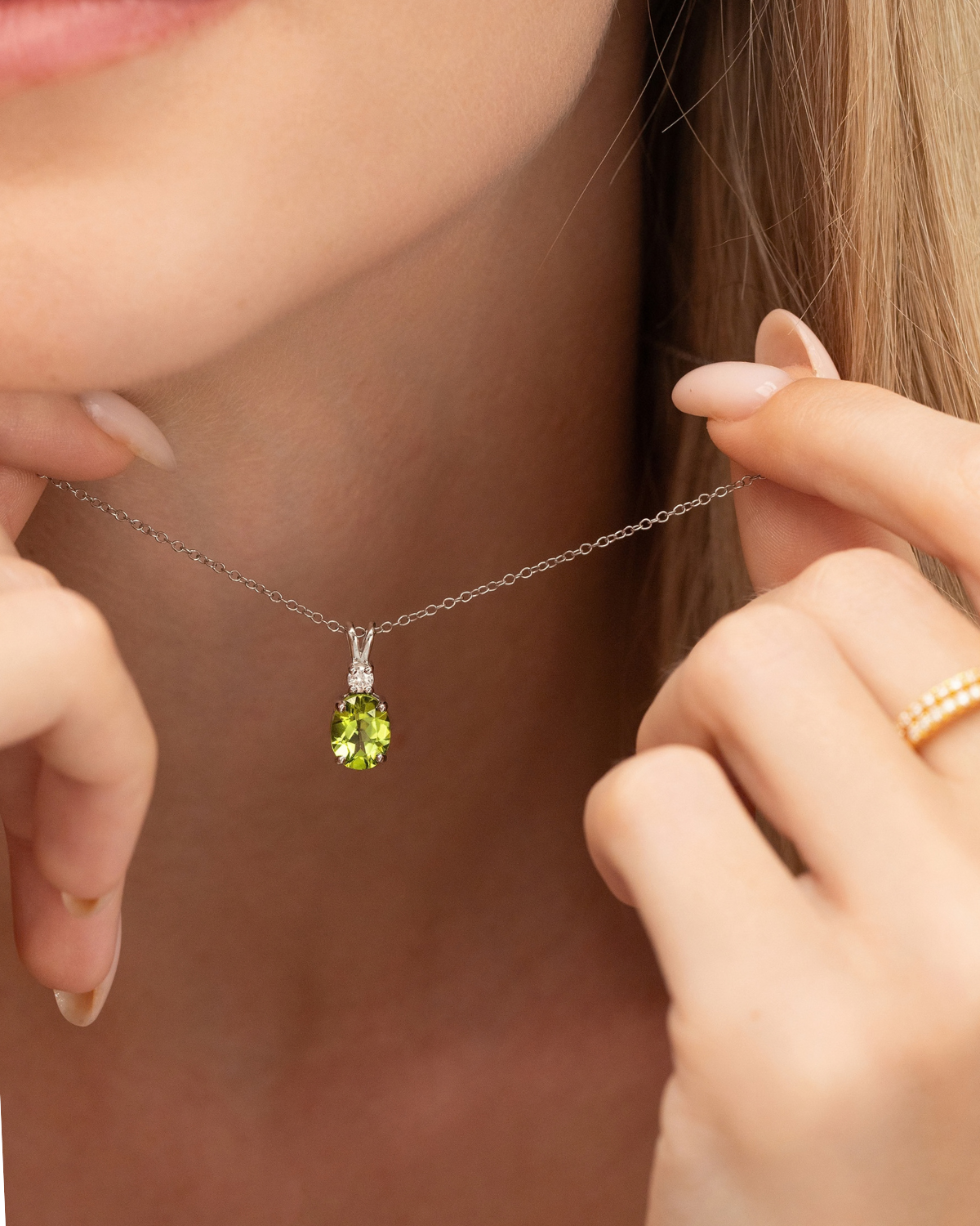 Vianne Jewellery Natural Peridot Oval Pendant Necklace in Sterling Silver