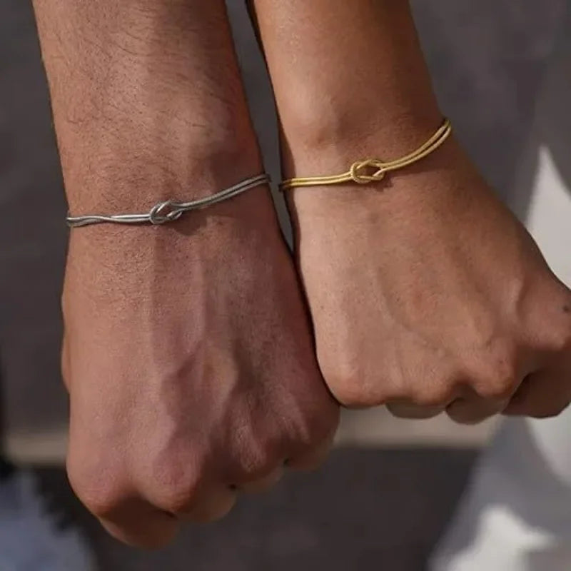 Savaé Design Snake Chain Knot Bracelet