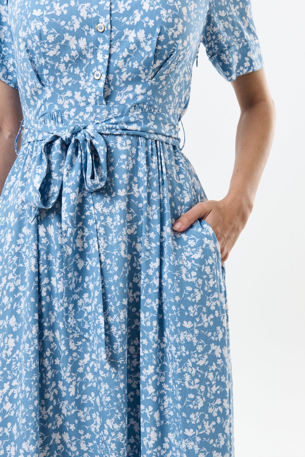 Inesa Negative Floral Print Short Sleeve Midi Shirt Dress - Blue - Bascora